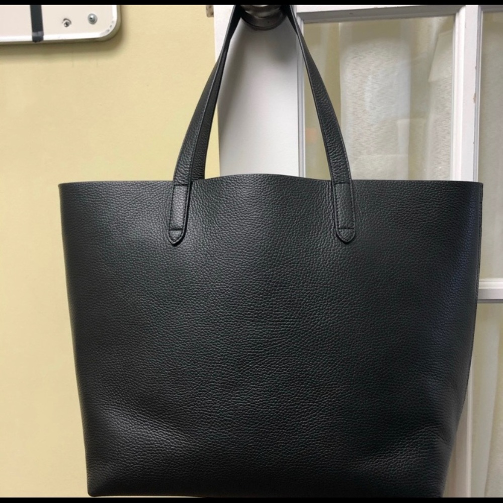 Cuyana classic structured leather tote